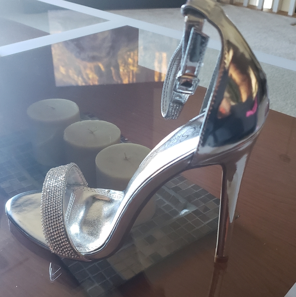 Stiletto - Picture 3 of 4
